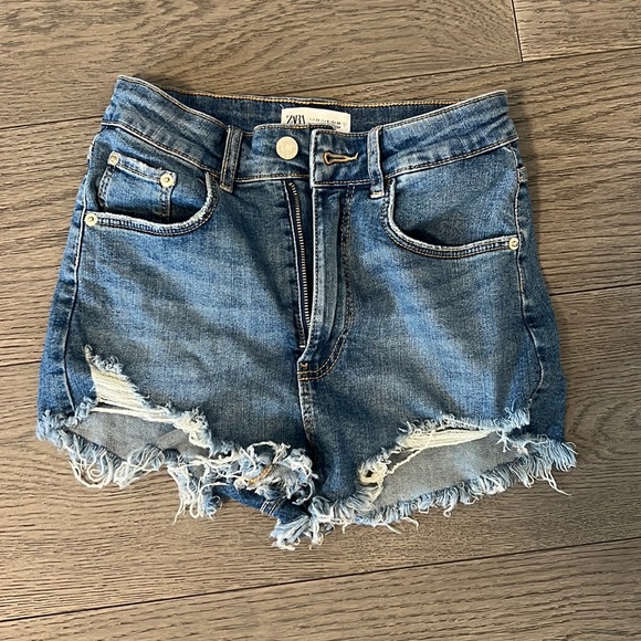 Zara Jean Shorts - Picture 1 of 3